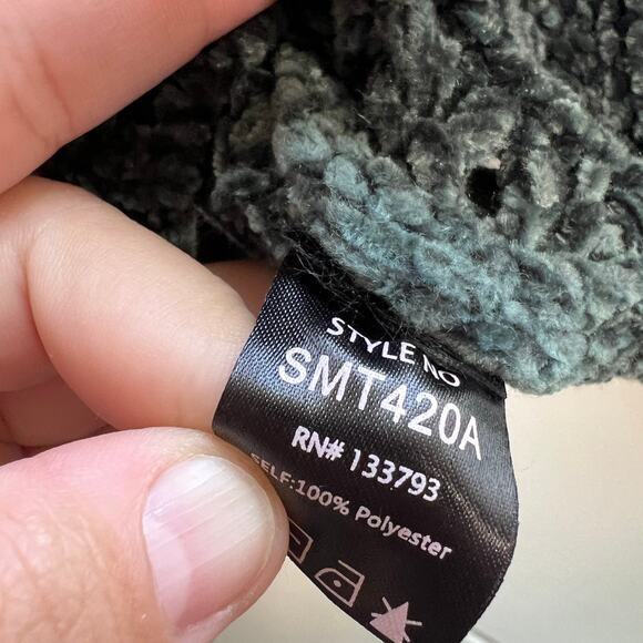 POL Chenille knit Green Turtleneck Oversized Cropped Sweater - Picture 5 of 8